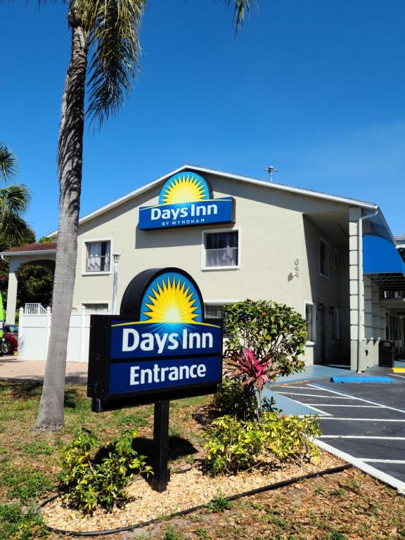 Days Inn by Wyndham Bradenton I-75 Main image 1